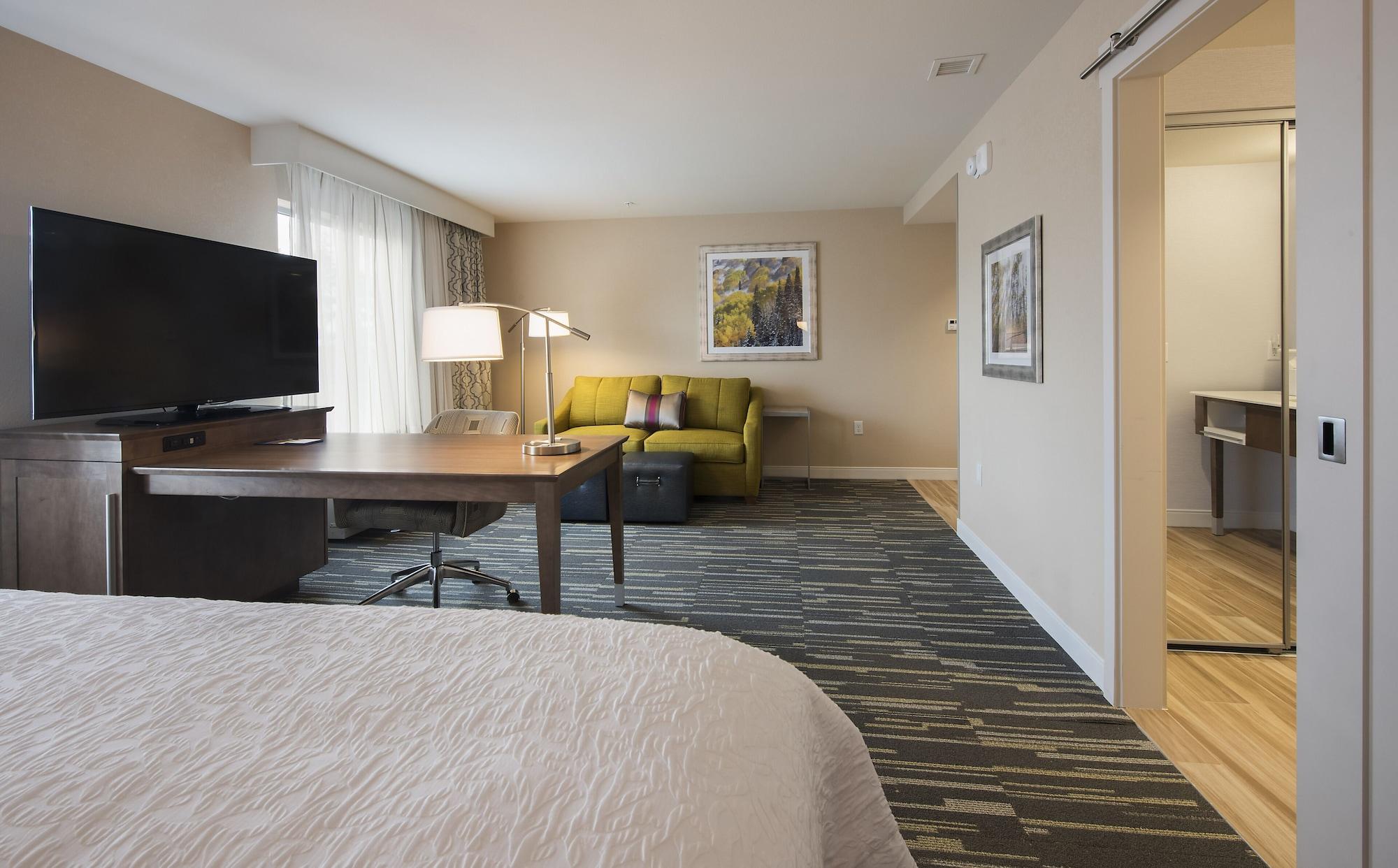 Hampton Inn & Suites Seattle/Redmond Wa Exterior photo