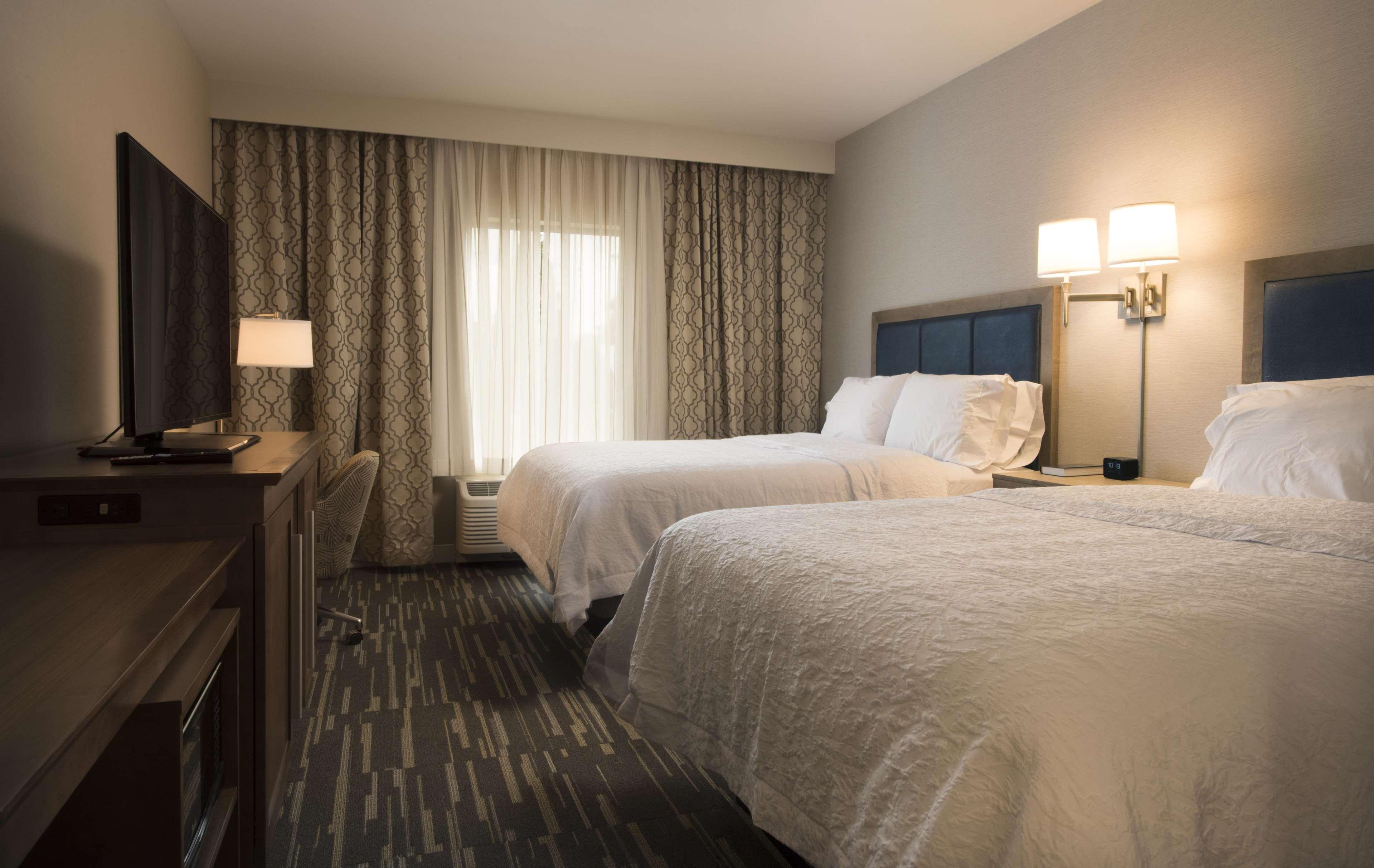 Hampton Inn & Suites Seattle/Redmond Wa Exterior photo