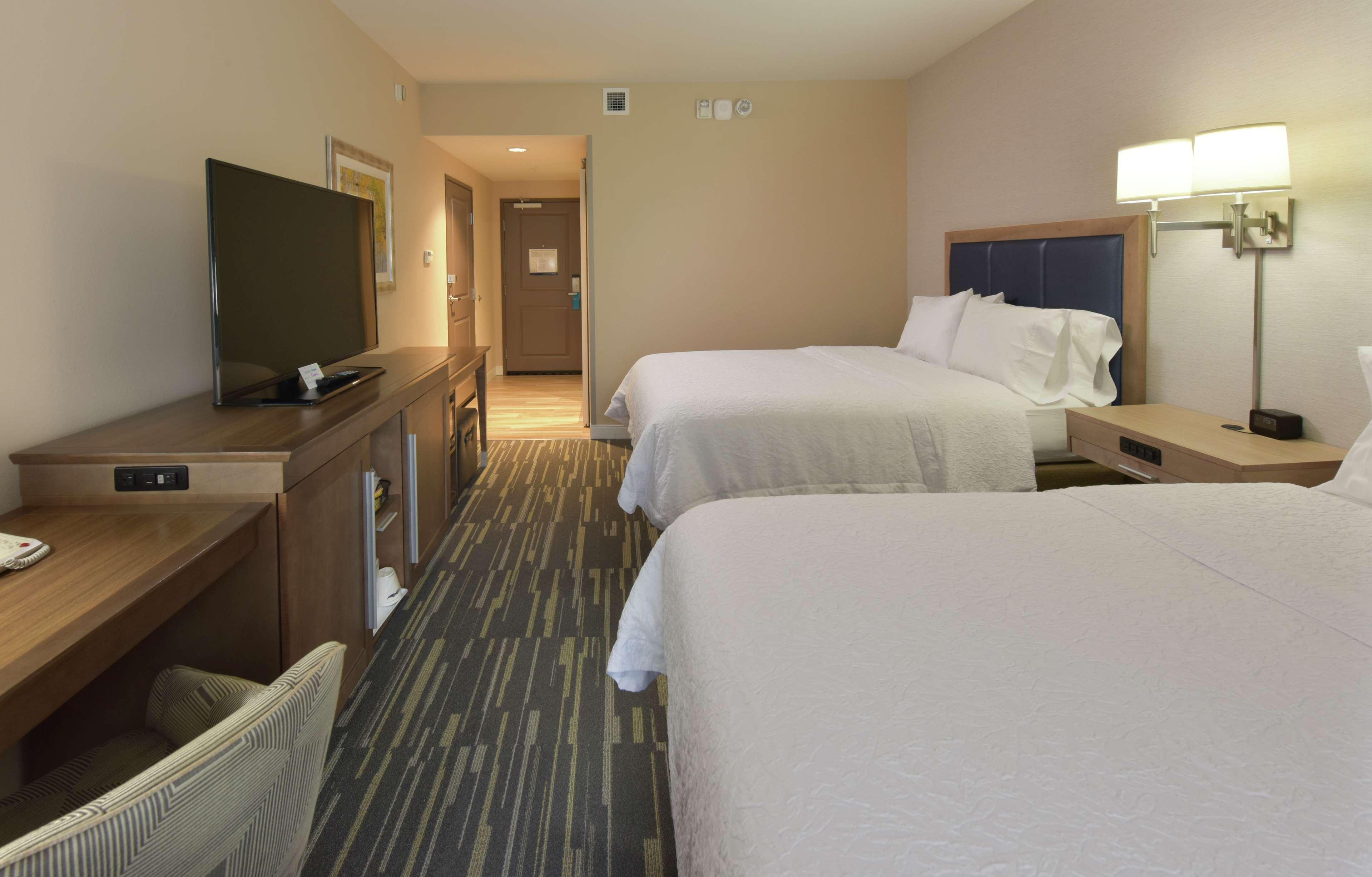 Hampton Inn & Suites Seattle/Redmond Wa Exterior photo