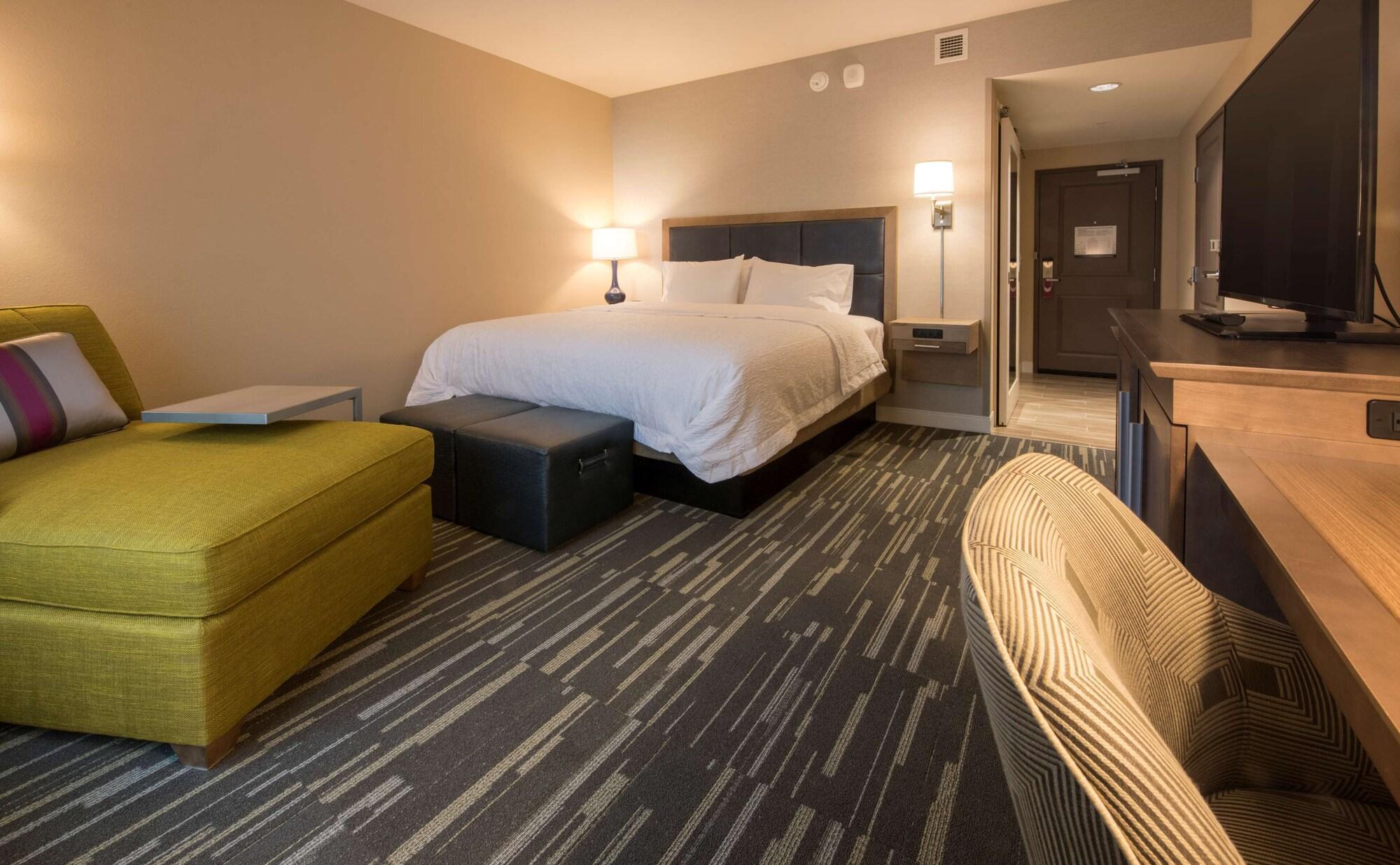 Hampton Inn & Suites Seattle/Redmond Wa Exterior photo